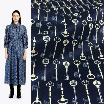 Europene și Americane de brand bleumarin cheie scrisoare de imprimare mătase de dud fusta stretch tesatura diagonal tesatura de matase pentru îmbrăcăminte